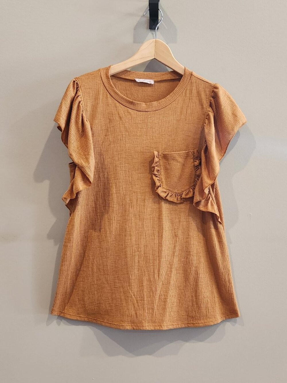 C'est Femme Textured Ruffle Pocket Flutter Sleeve Top Rust Brown Medium - Picture 1 of 3